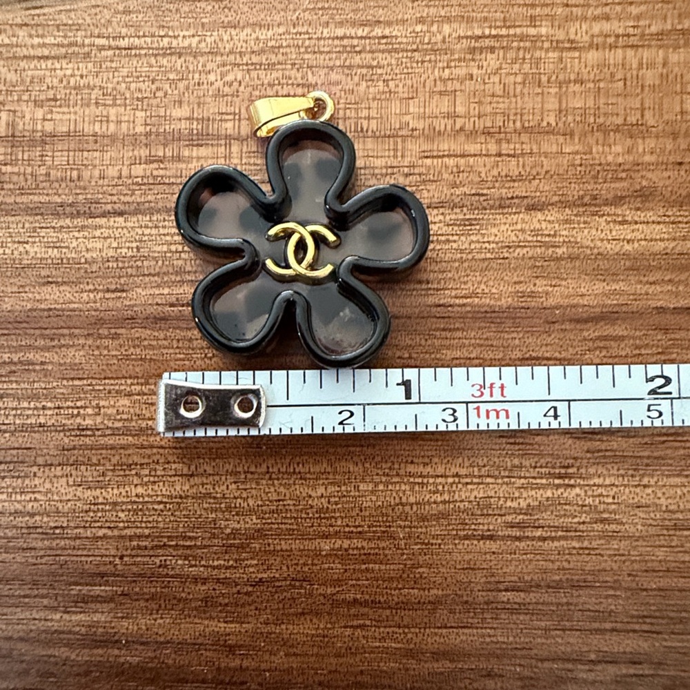 Black and Gold Flower Pendant